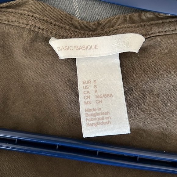 H&M Basic Brown T-Shirt - Picture 3 of 3